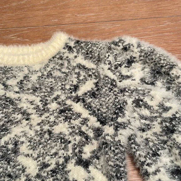 Venus puff sleeve sweater ivory and black size small - Picture 7 of 7